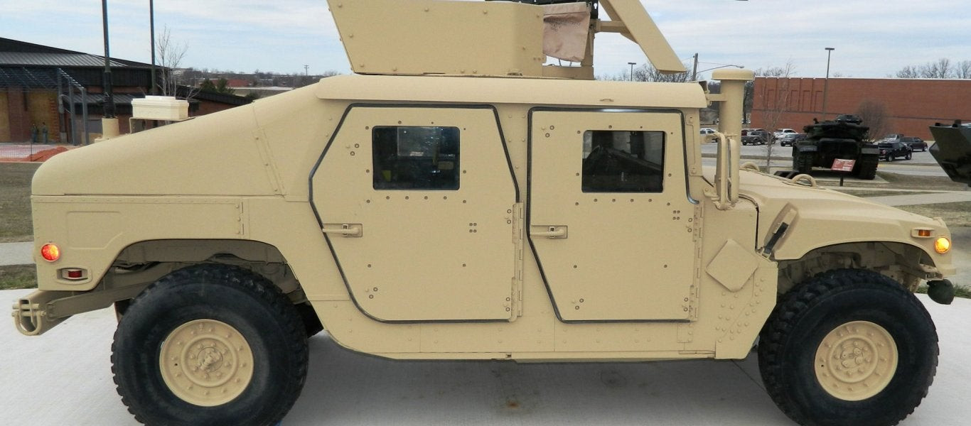 Αλβανία: Έφθασαν τα πρώτα έξι τεθωρακισμένα M1114 Humvee – Δωρεά των ΗΠΑ (φωτό, βίντεο)